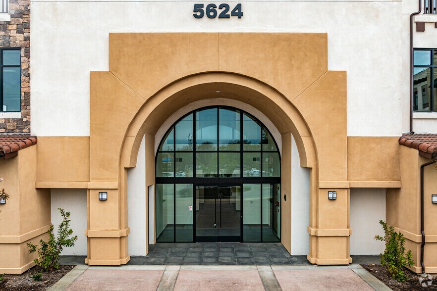 5624 Philadelphia St, Chino, CA à vendre - Photo de l’immeuble – Image 2 sur 16