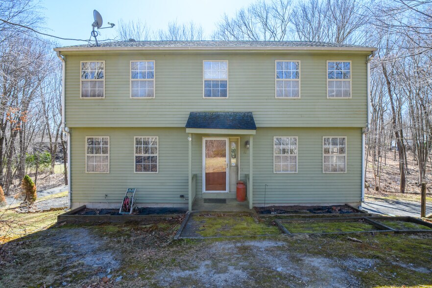 12 Beacon Hill Blvd, Wolcott, CT à vendre - Photo principale – Image 1 sur 14