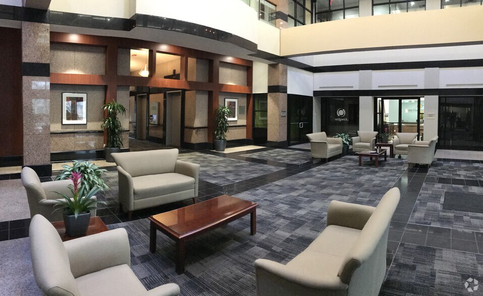 3455 Mill Run Dr, Hilliard, OH à louer - Hall d’entrée – Image 2 sur 3