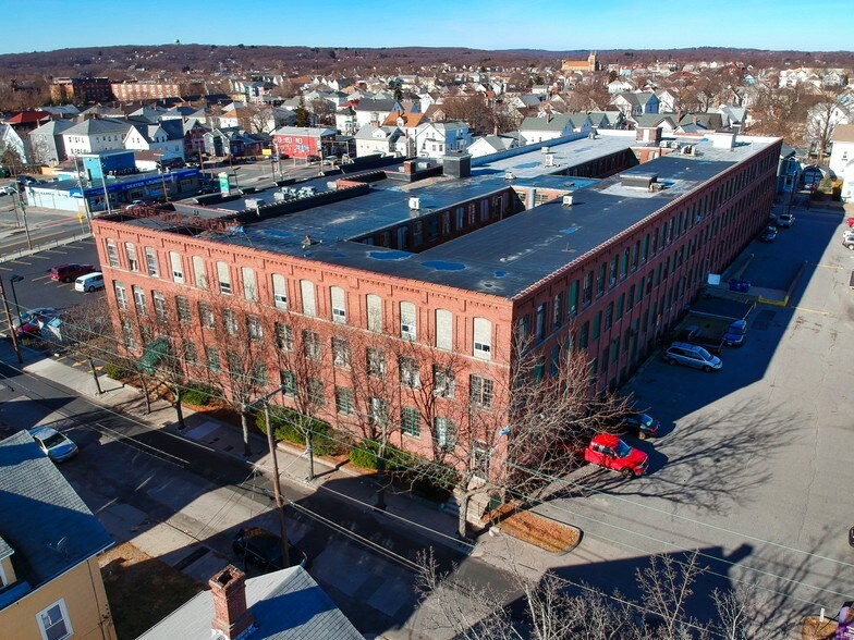 125-135 Clay St, Central Falls, RI à louer - Aérien – Image 2 sur 11