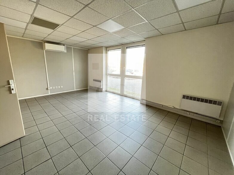 25 Rue Du 35eme Regiment D'Aviation, Bron à vendre - Photo intérieure – Image 2 sur 8