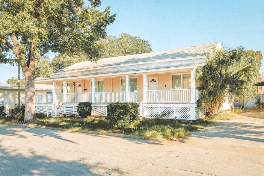 14 W 43rd St, Savannah, GA à louer - Photo de l’immeuble – Image 2 sur 8