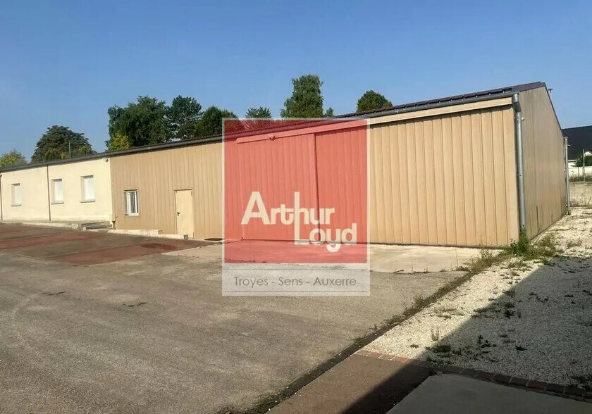 Industriel/Logistique dans Bréviandes à louer - Photo de l’immeuble – Image 2 sur 7