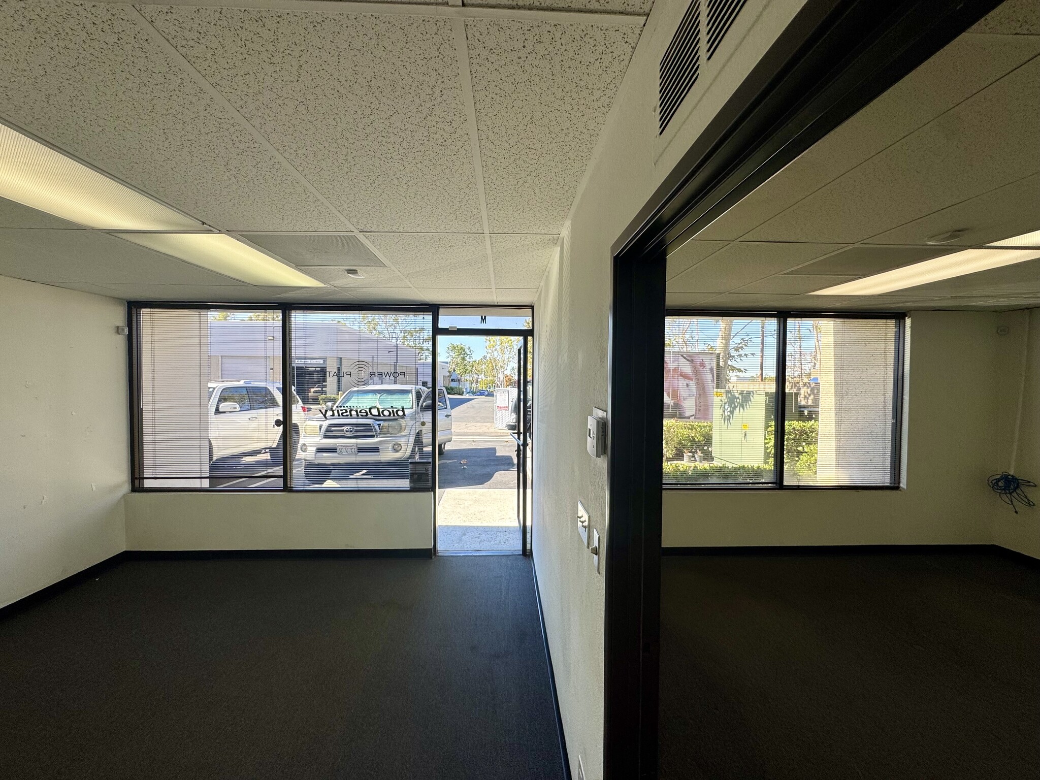 6 McLaren, Irvine, CA à louer Photo intérieure– Image 1 sur 13