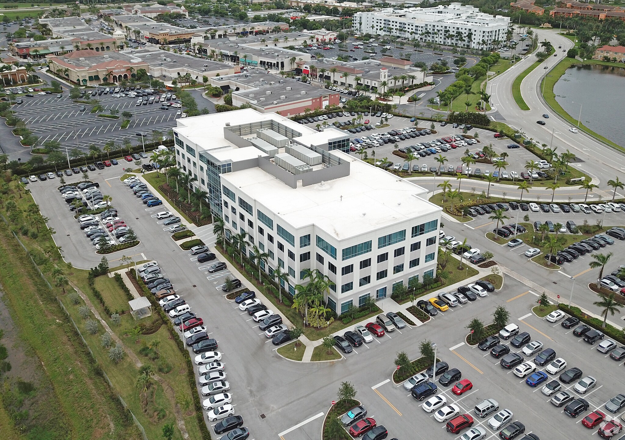 880 SW 145th Ave, Pembroke Pines, FL à louer Photo principale– Image 1 sur 20