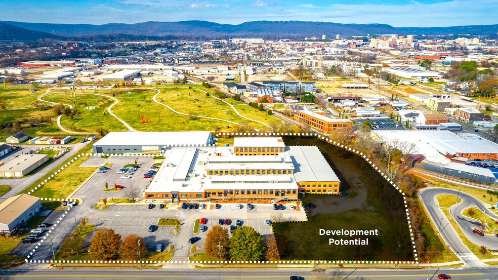 1601 S Holtzclaw Ave, Chattanooga, TN à vendre - Photo de l’immeuble – Image 2 sur 19