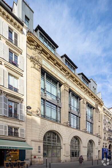 85-87 Rue Du Faubourg Saint-Martin, Paris à louer - Photo de l’immeuble – Image 3 sur 3