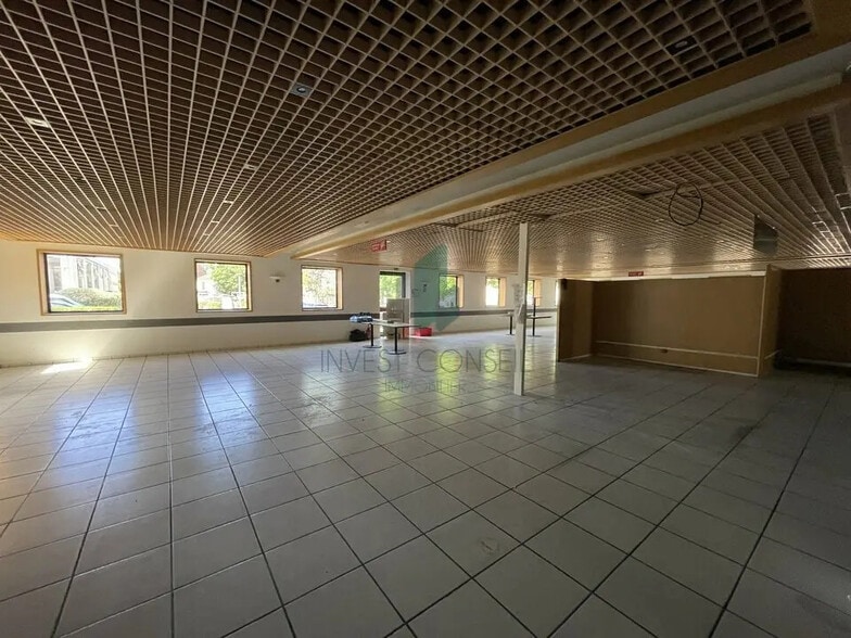 Bureau dans Argenteuil à louer - Photo de l’immeuble – Image 2 sur 4