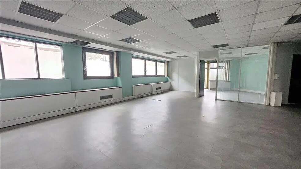 Bureau dans La Garenne-Colombes à louer - Photo de l’immeuble – Image 1 sur 8