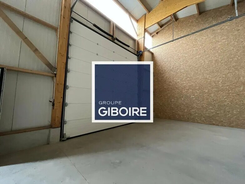 Industriel/Logistique dans Laillé à louer - Photo de l’immeuble – Image 3 sur 5