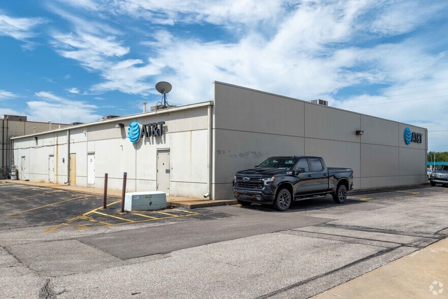 3300 N Rock Rd, Wichita, KS à louer - Photo de l’immeuble – Image 3 sur 3