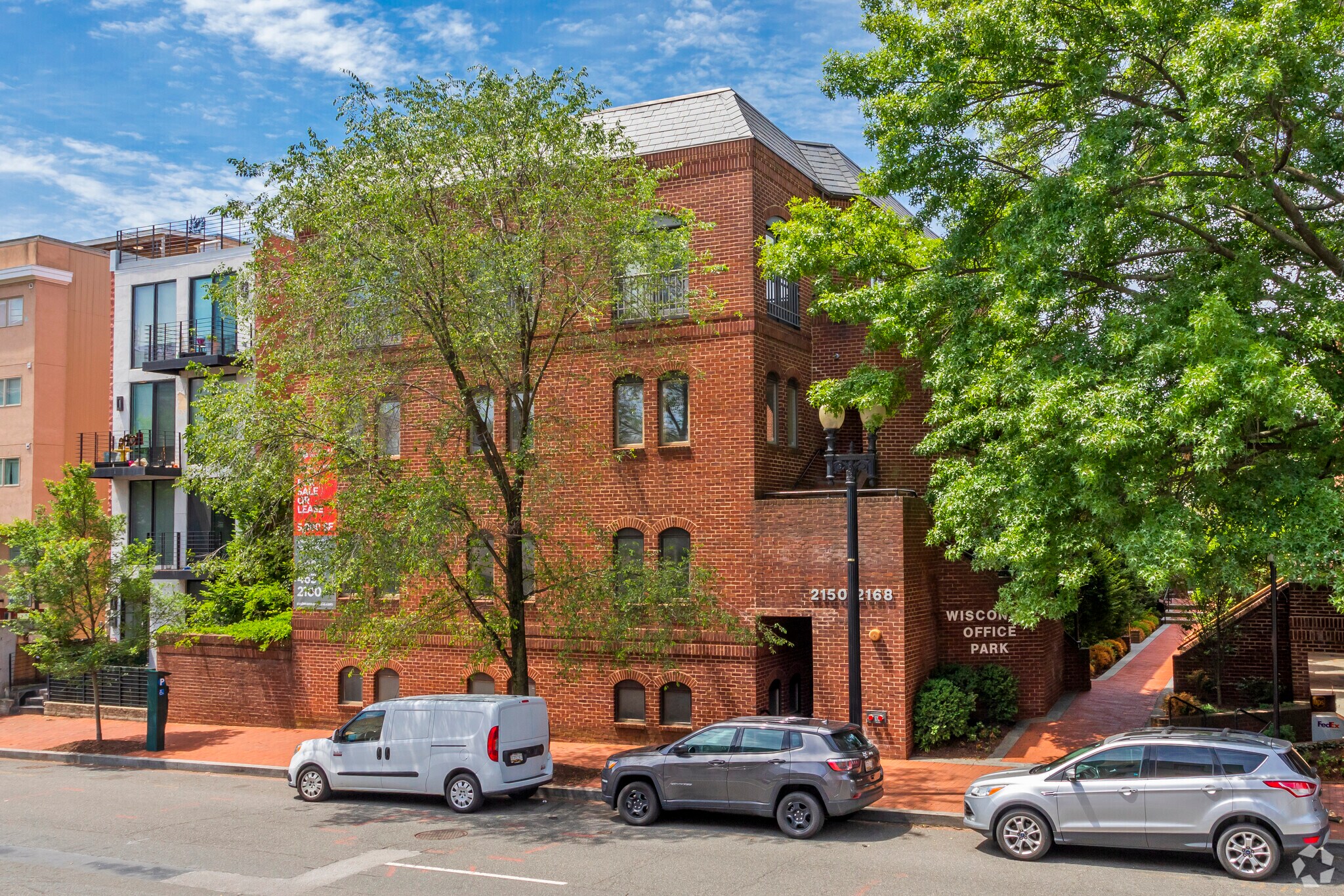 2150-2168 Wisconsin Ave NW, Washington, DC à louer Photo principale– Image 1 sur 23
