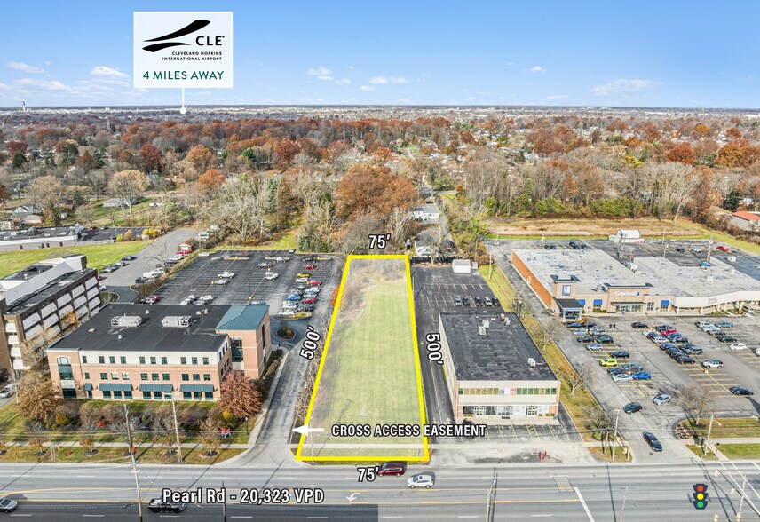 6890 Pearl Rd, Middleburg Heights, OH à vendre - Photo de l’immeuble – Image 2 sur 2