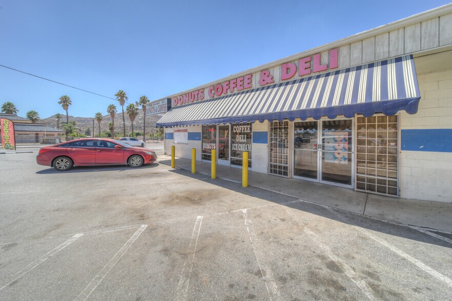 31170 US Highway 74, Homeland, CA à louer - Photo de l’immeuble – Image 2 sur 6