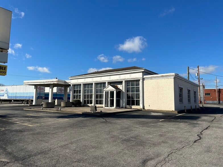 2230 N Fares Ave, Evansville, IN à louer - Photo de l’immeuble – Image 2 sur 10