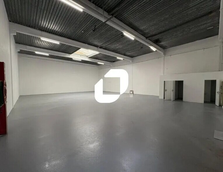 Local d’activités dans Éragny à louer - Photo de l’immeuble – Image 3 sur 11