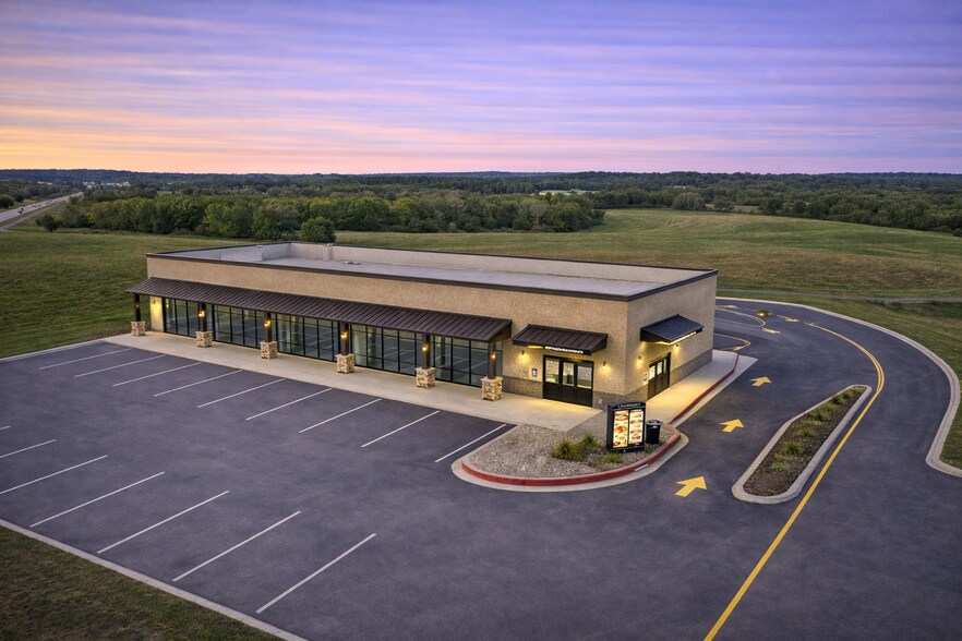 2114 McCaleb Rd, Montgomery, TX à louer - Photo de l’immeuble – Image 3 sur 6