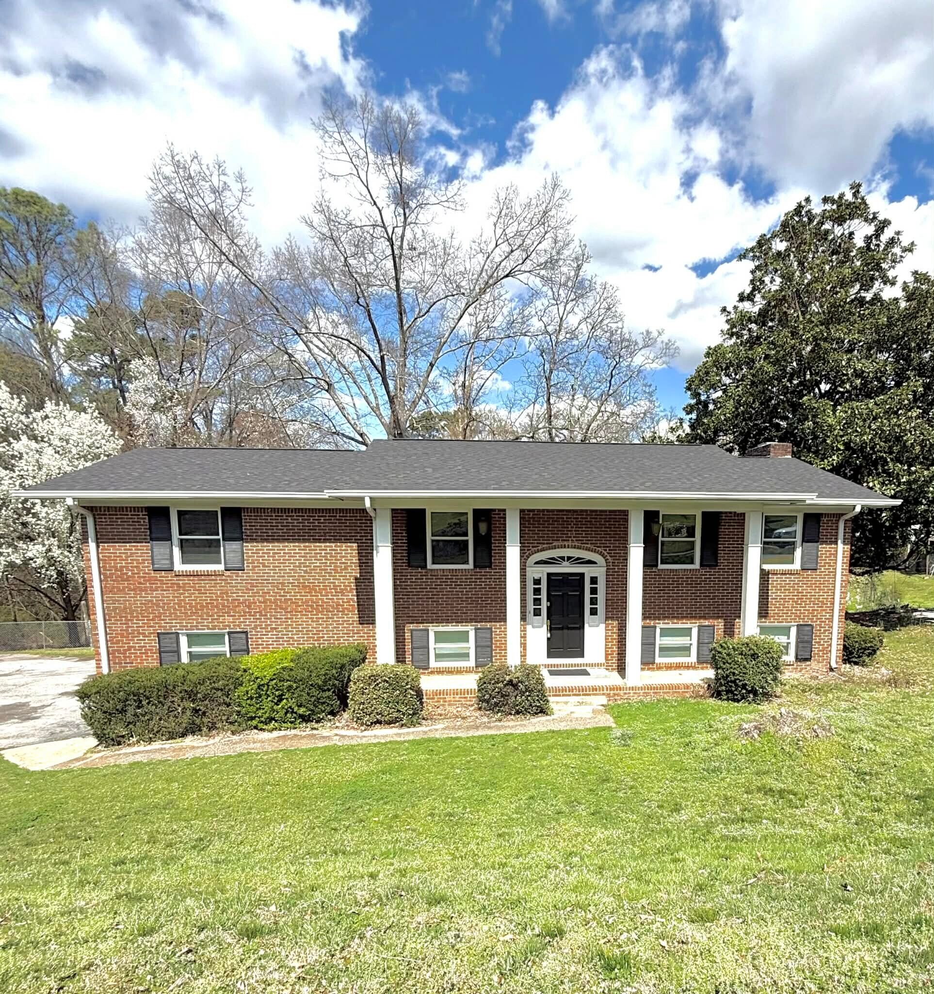 7111 E Brainerd Rd, Chattanooga, TN à louer Photo principale– Image 1 sur 14