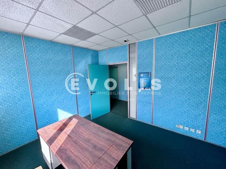Bureau dans Grigny à vendre - Photo intérieure – Image 2 sur 6