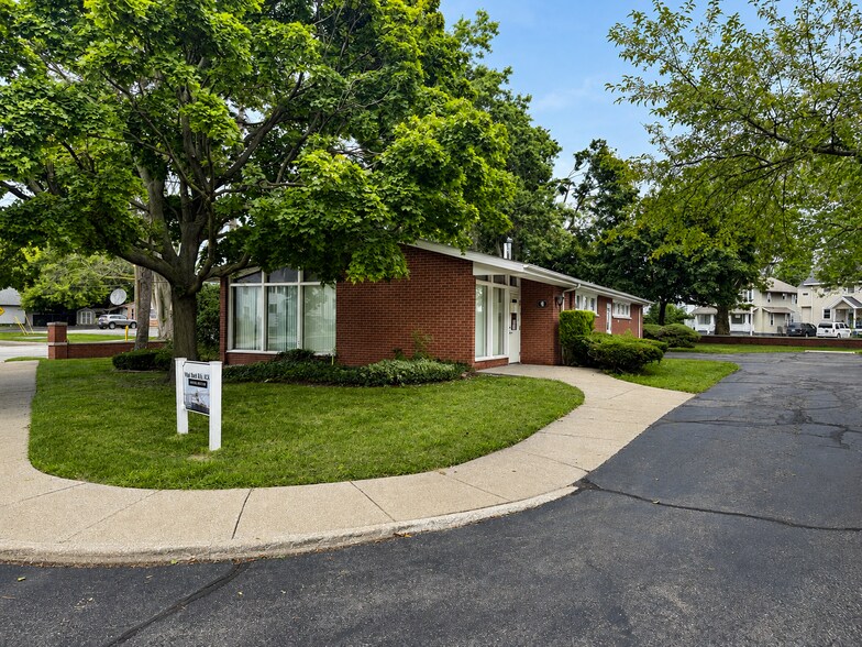 2407 Military St, Port Huron, MI à vendre - Photo de l’immeuble – Image 2 sur 5