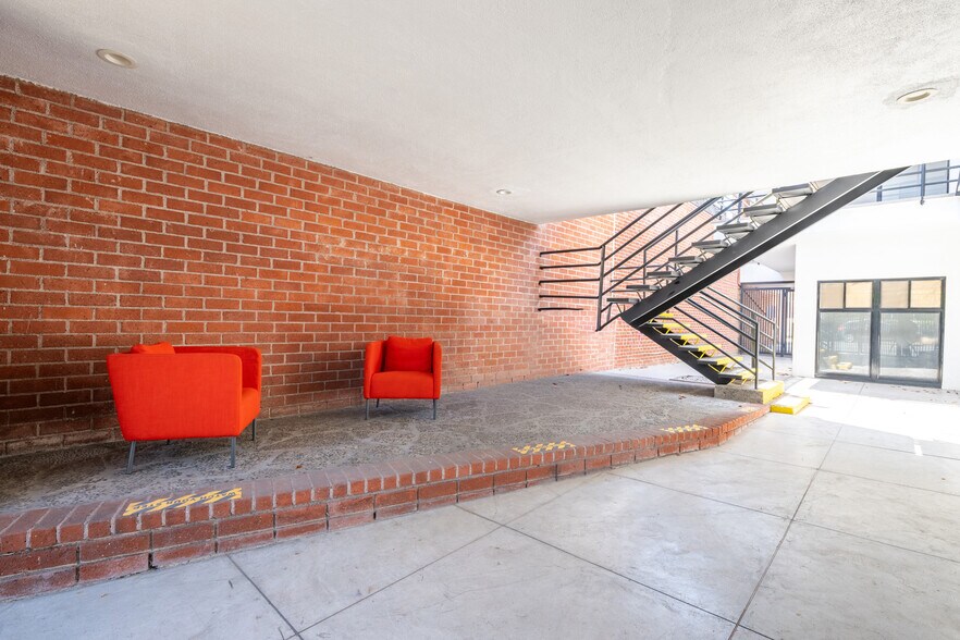 9024 W Olympic Blvd, Beverly Hills, CA à louer - Photo de l’immeuble – Image 2 sur 22
