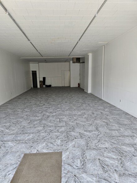 17707 Jamaica Ave, Jamaica, NY à louer - Photo de l’immeuble – Image 3 sur 3