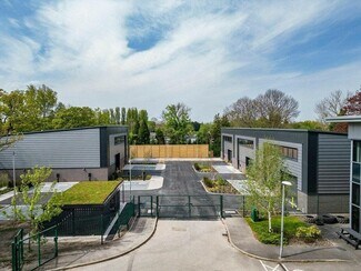 Plus de détails pour Longstone Rd, Manchester - Industriel/Logistique à louer