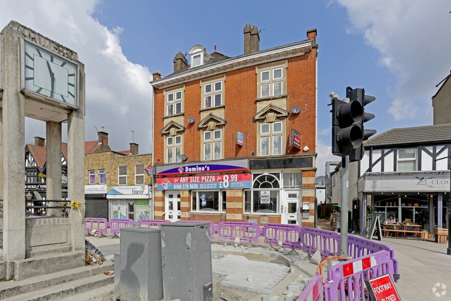 153-155 Uxbridge Rd, Londres à louer - Photo de l’immeuble – Image 2 sur 3