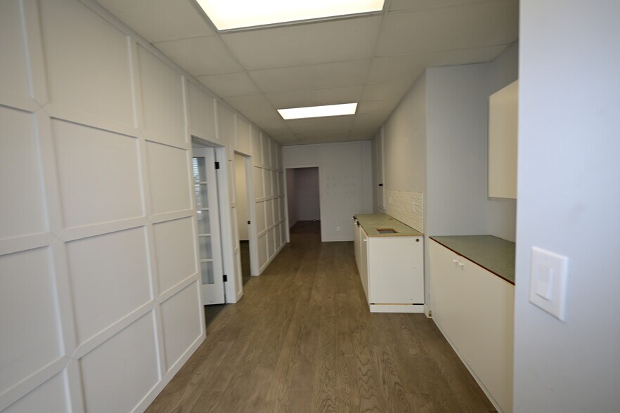 6504-6520 82nd Ave NW, Edmonton, AB à louer - Photo de l’immeuble – Image 3 sur 5