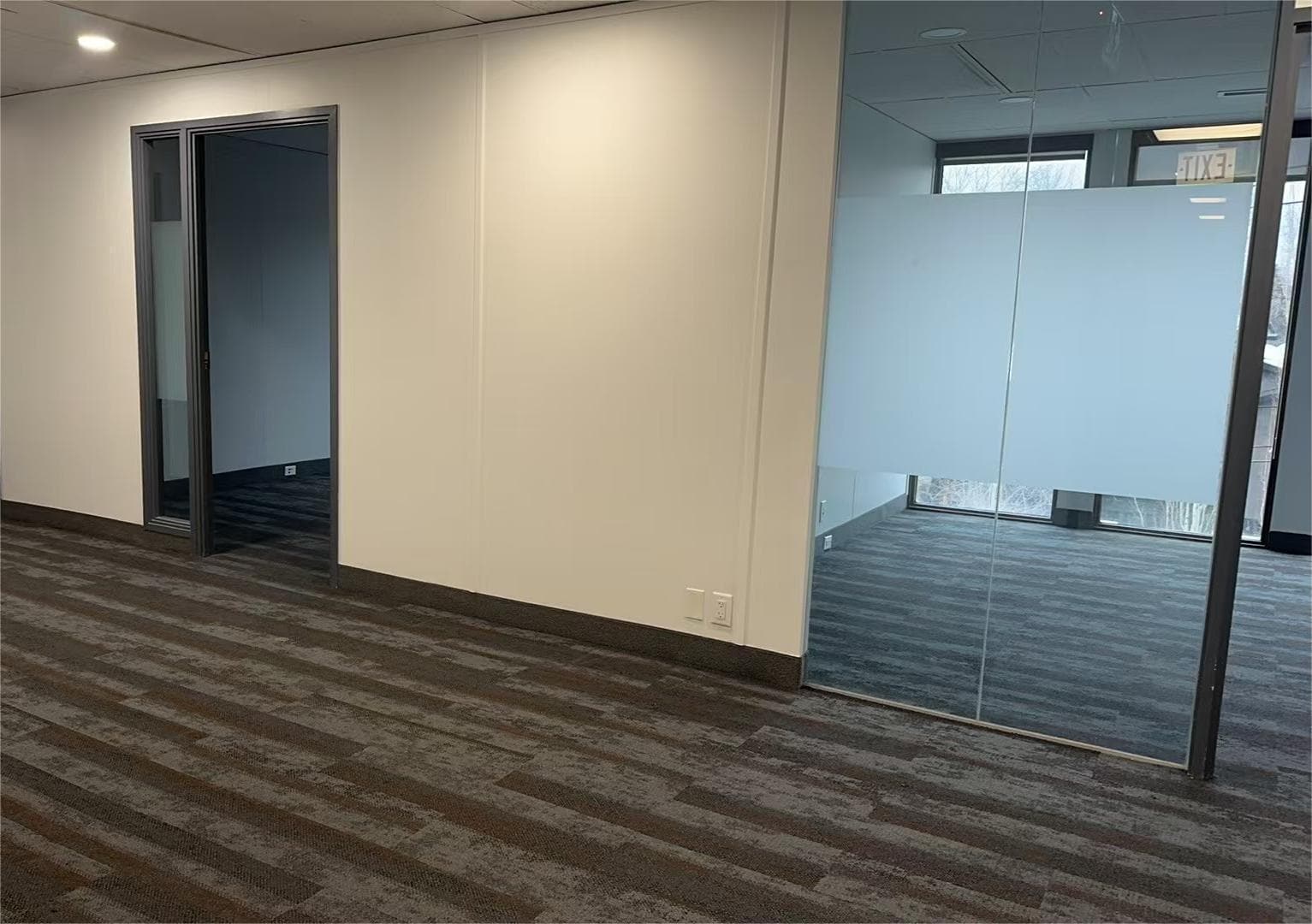 301 14th St NW, Calgary, AB à louer Photo intérieure– Image 1 sur 3