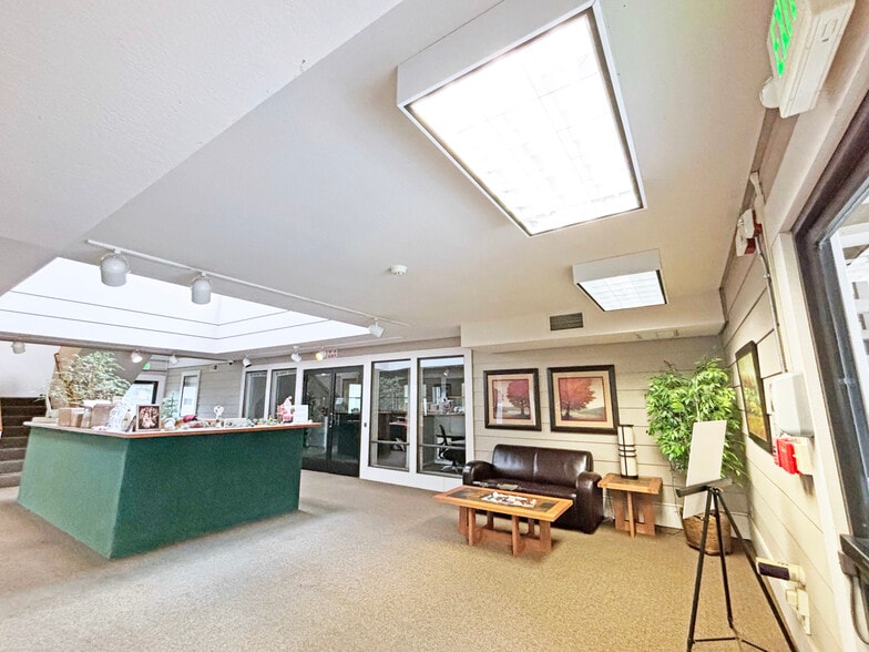 456 South E St, Santa Rosa, CA à louer - Photo intérieure – Image 1 sur 10