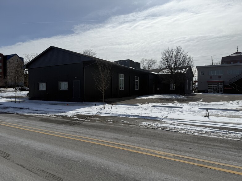 1023 E Market St, Indianapolis, IN à louer - Photo de l’immeuble – Image 1 sur 9