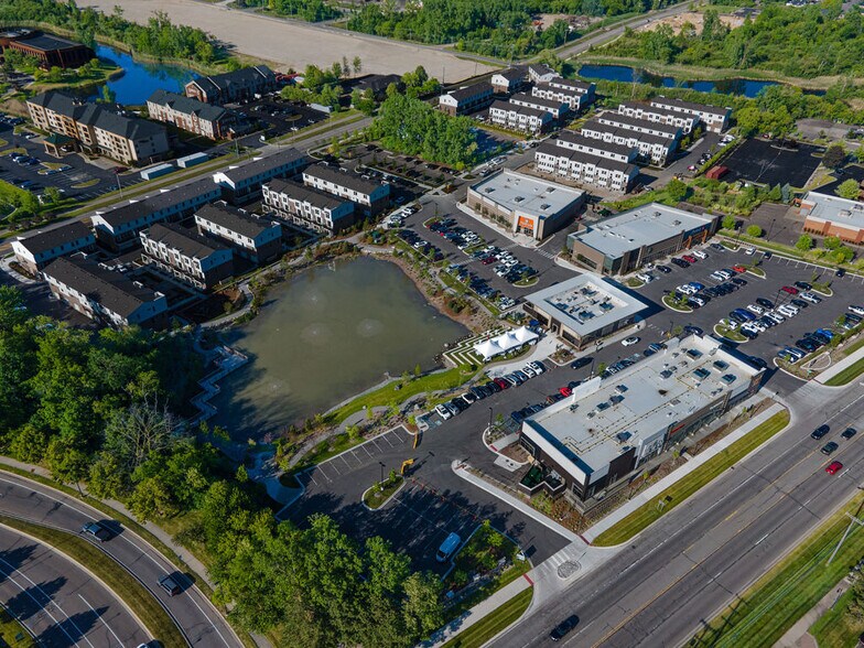 42750 Grand River Ave, Novi, MI à louer - Photo de l’immeuble – Image 3 sur 4