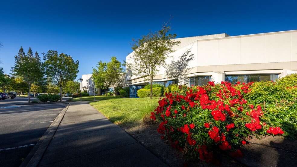 3601-3645 Westwind Blvd, Santa Rosa, CA à louer - Photo de l’immeuble – Image 1 sur 15