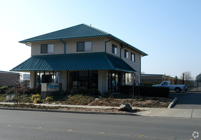 3205 Dutton Ave, Santa Rosa, CA à vendre - Photo de l’immeuble – Image 3 sur 3
