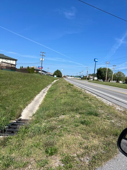 735 Interstate Dr, Manchester, TN à vendre - Photo de l’immeuble – Image 3 sur 7