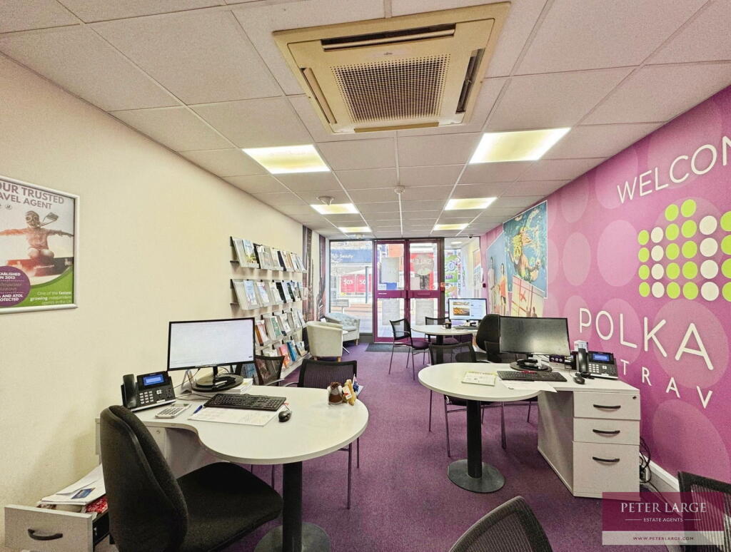 42-46 High St, Rhyl, CLW LL18 1ET - Lot 46 - - Photo intérieure - Image 1 of 9
