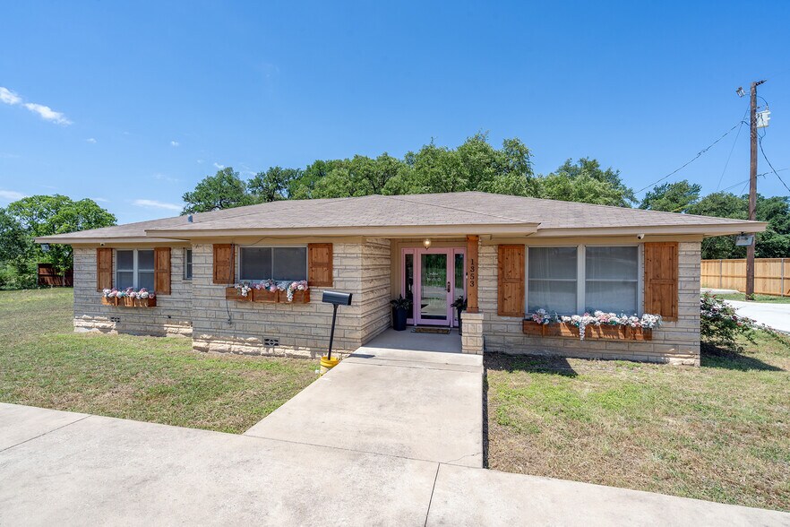1353 Main St, Liberty Hill, TX à vendre - Photo de l’immeuble – Image 2 sur 38