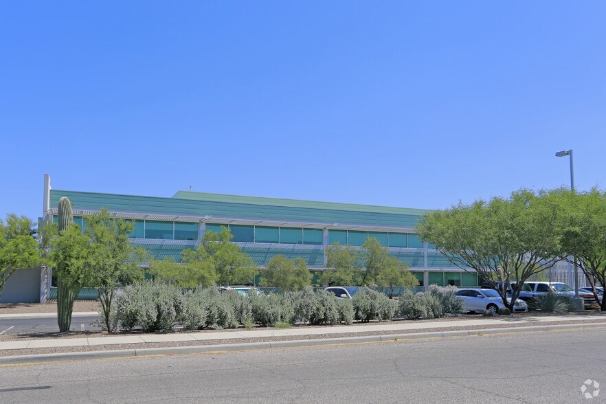3601 E Britannia Dr, Tucson, AZ à vendre - Photo de l’immeuble – Image 2 sur 17