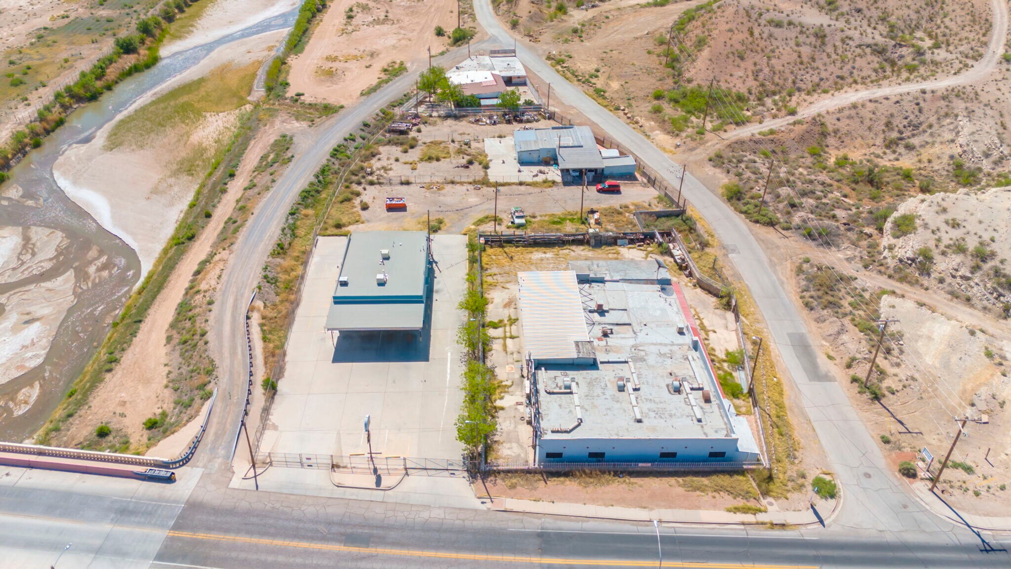 3450 McNutt Rd, El Paso, TX à vendre Photo principale– Image 1 sur 16
