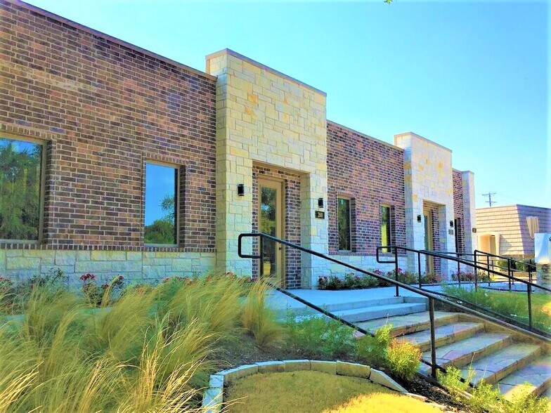 208 S Cottonwood Dr, Richardson, TX à vendre - Photo de l’immeuble – Image 1 sur 9