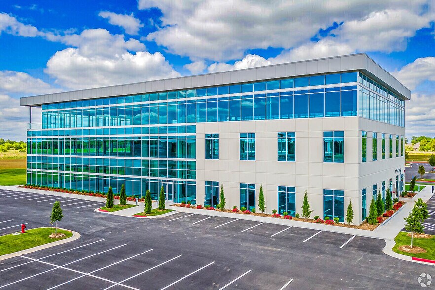 2500 NE 11th St, Bentonville, AR à louer - Photo de l’immeuble – Image 2 sur 9