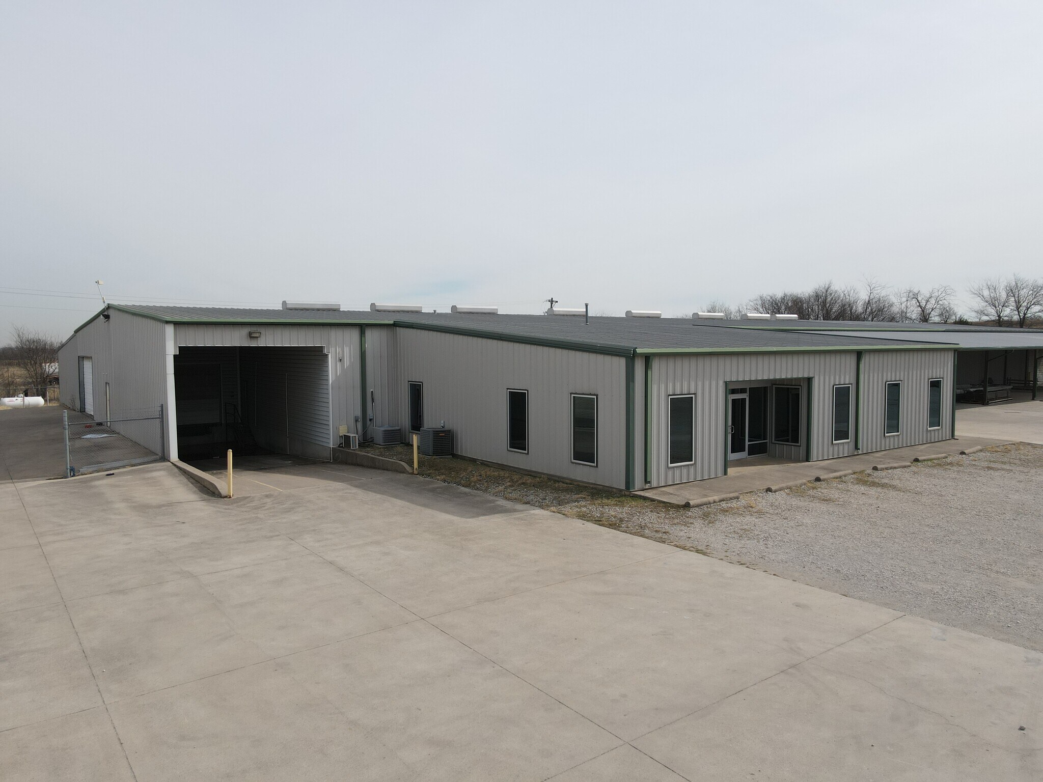 11647 Armetco Dr, Justin, TX à louer Photo de l’immeuble– Image 1 sur 12