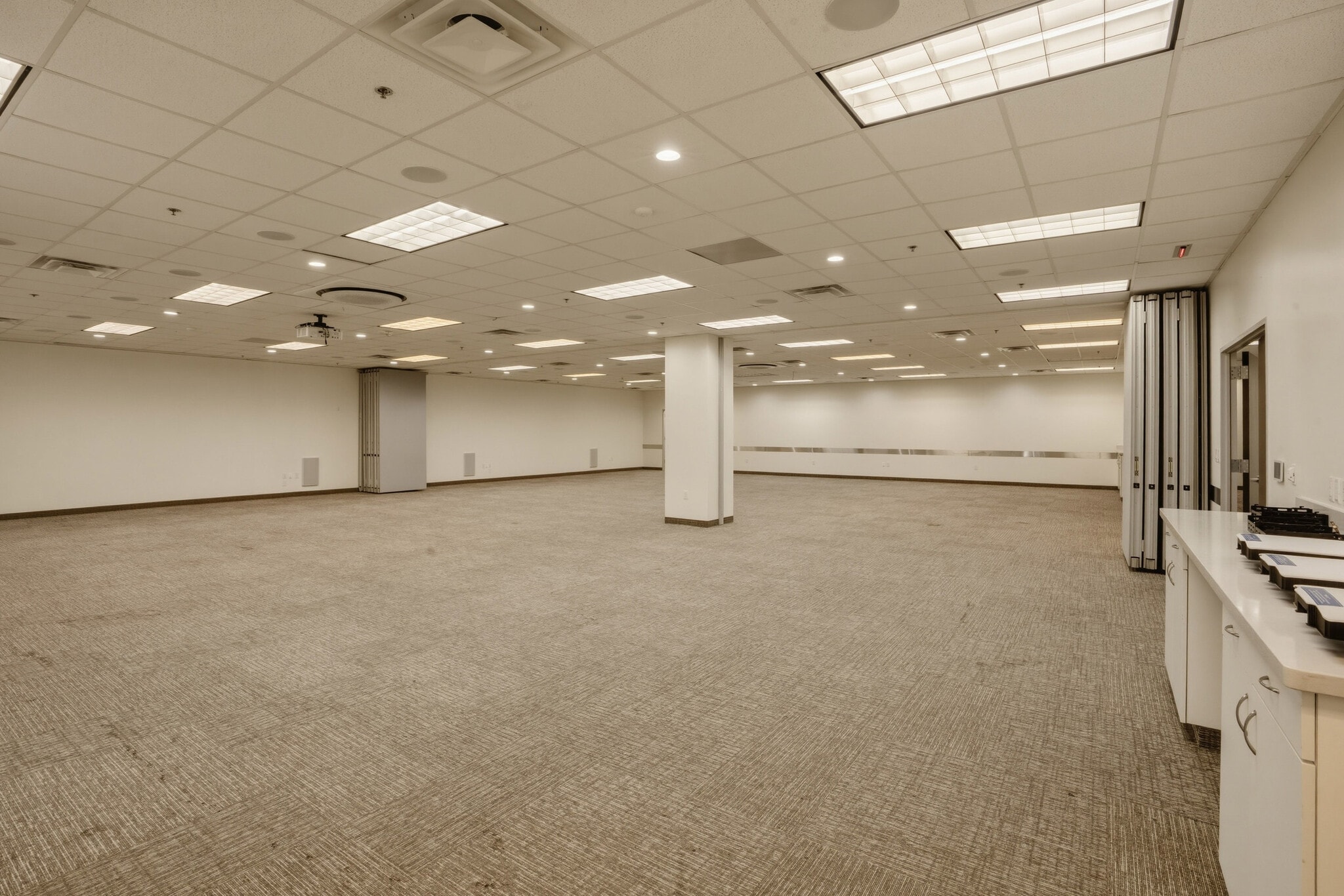 1707 Market Place Blvd, Irving, TX à louer Photo intérieure– Image 1 sur 2