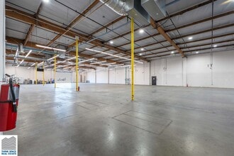 9419 Mason Ave, Chatsworth, CA à louer Photo intérieure– Image 2 sur 16