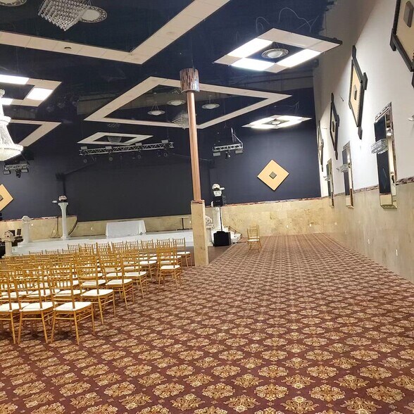 8800 W Sam Houston Pky S, Houston, TX à louer - Vidéo sur l’annonce professionnelle – Image 2 sur 32