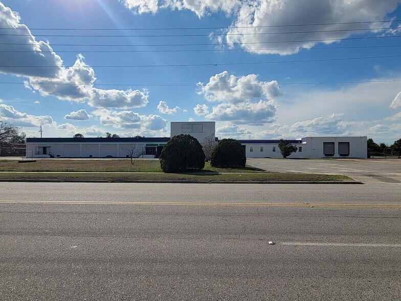 600 Haines Ave, Waycross, GA à louer - Photo de l’immeuble – Image 3 sur 16