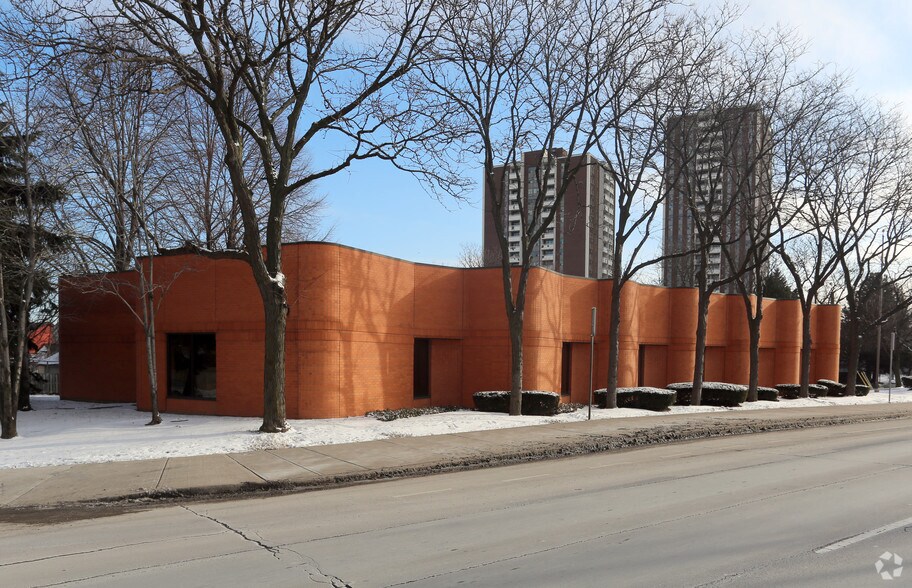 370 York Blvd, Hamilton, ON à louer - Photo de l’immeuble – Image 2 sur 2