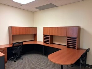 4000 4th St SE, Calgary, AB à louer Photo intérieure– Image 2 sur 6