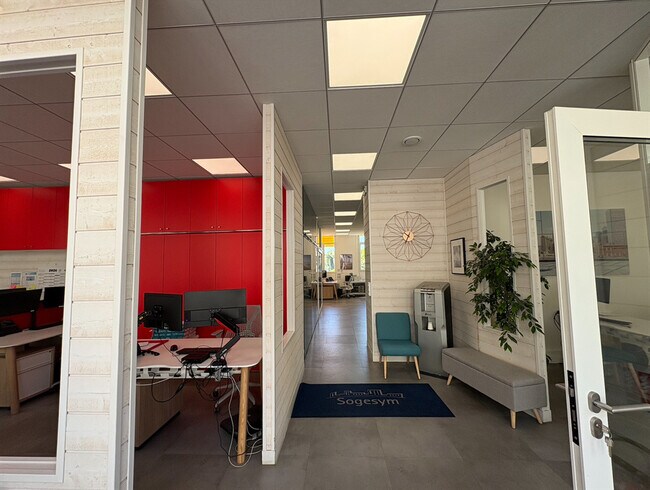 Plus de détails pour Local commercial à louer